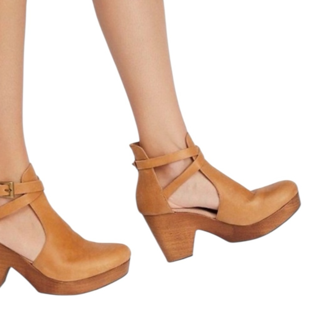 Tan Women's Strappy Heeled Sandals
